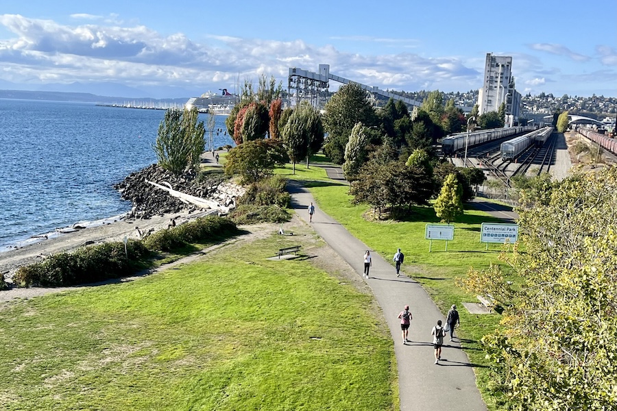 Washington State’s Elliot Bay Trail shows how biking, walking and transit work together. | Photo by Cindy Barks